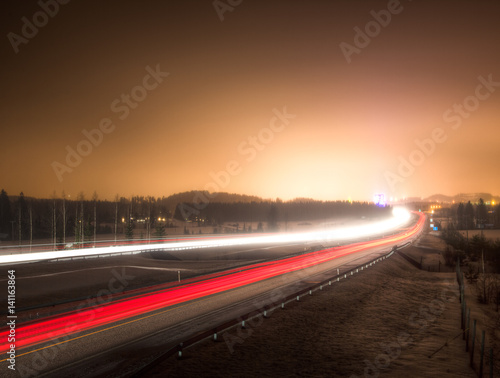 Light rays of cars on a highway © Kristian Tuhkanen