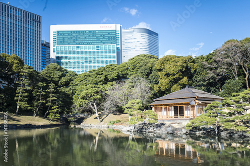 Obraz na płótnie Old and modern architecture. 30 December 2016 Photo taken at the Hamarikyu Gardens, a public park in Tokyo, Japan. Located at the mouth of the Sumida River, it was opened April 1, 1946. w salonie