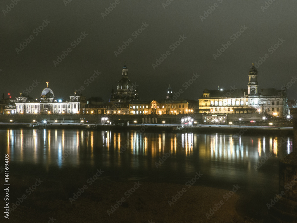 Augustusbrücke, Elbufer Dresden at Night with view to Frauenkirche