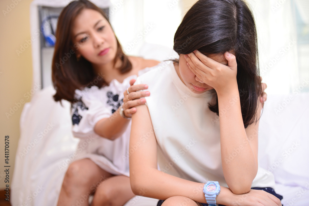 Mom and teen are both happy and love issues, needed to understand together. Mom and teen are both happy and love issues, needed to understand together.