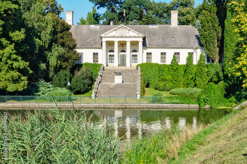 Φωτογραφία Bolza Castle on the bank of the Holt-Koros River in Szarvas, Hungary