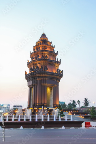 Obraz na płótnie The twilight time at Independence Monument which is the one of landmark in Phnom Penh, Cambodia w salonie