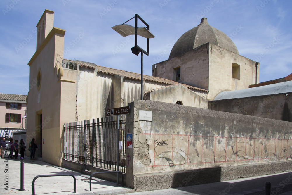 QUARTU S.E., ITALIA - MAGGIO 12, 2012: Monumenti aperti 2012 - architettura esterna della chiesa di Sant'Efisio - Sardegna