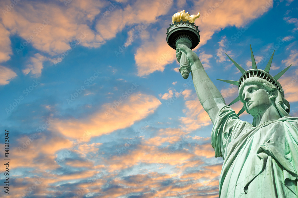 Fototapeta premium Statue of Liberty, beautiful sky background with copy space, New York, USA