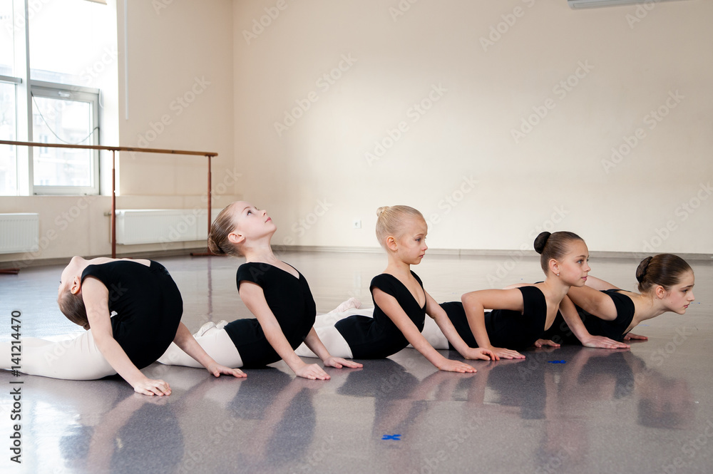 Obraz premium The choreographer teaches children dances.