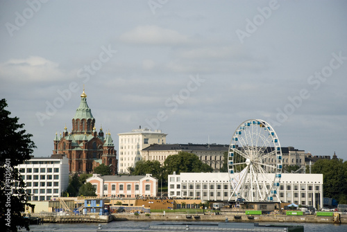 Uspensky Kathedrale und Riesenrad von Helsinki, Finnland photo