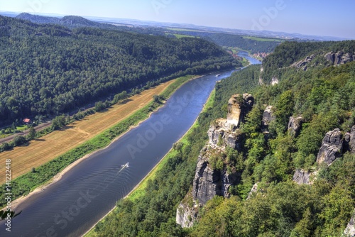 Das Elbsandsteingebirge in Sachsen mit Blick auf die Elbe