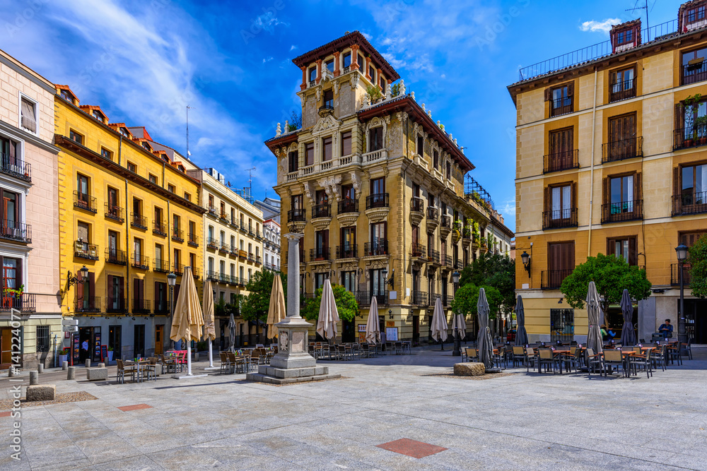 Fototapeta premium widok na stary plac w Madrycie. Hiszpania