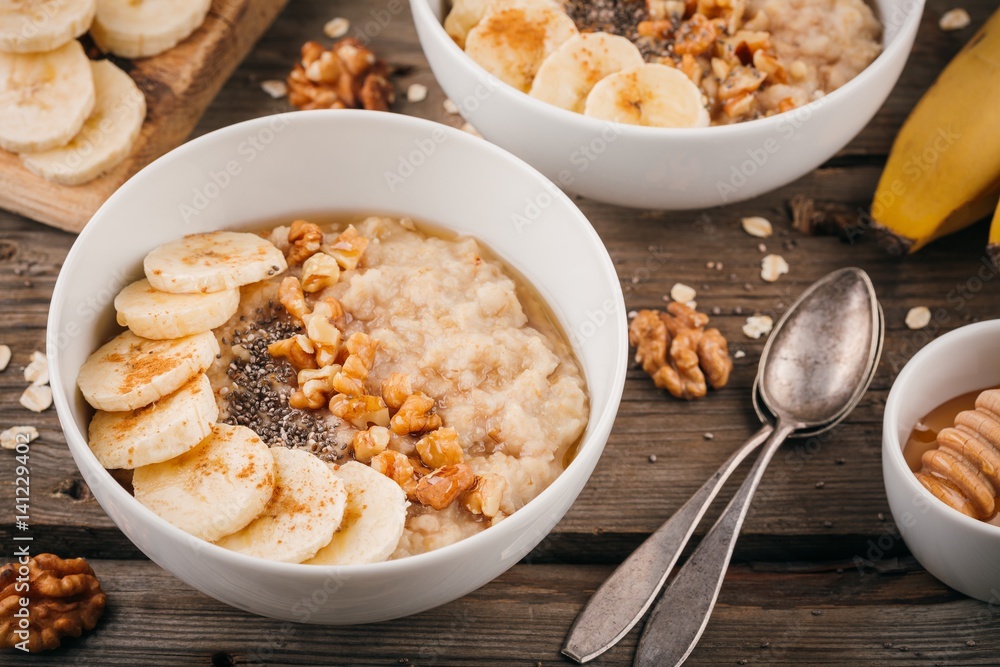 Breakfast bowl: oatmeal with banana, chia seeds, cinnamon, walnuts and honey Breakfast bowl: oatmeal with banana, chia seeds, cinnamon, walnuts and honey