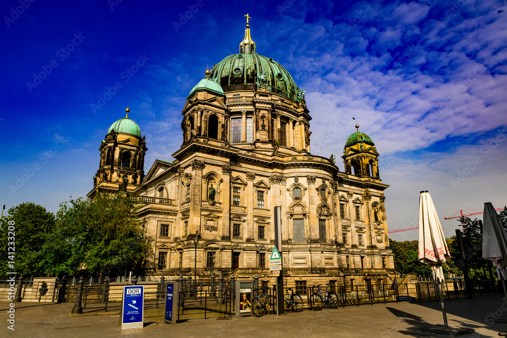Fototapeta premium Berliner Dom am Tage