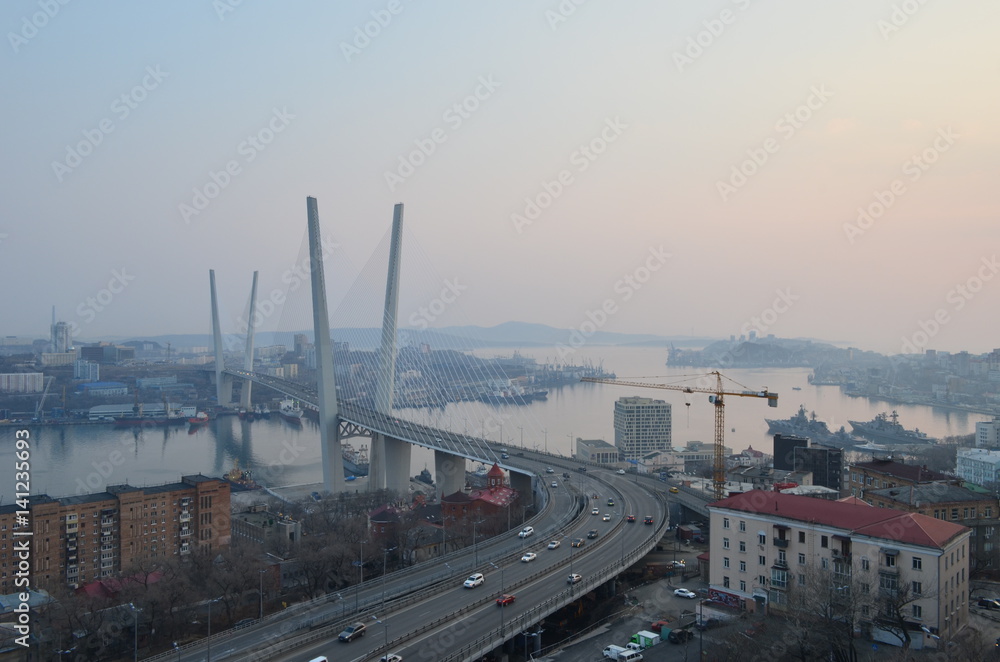 Мост через бухту Золотой Рог