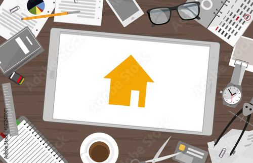 Schreibtisch mit Tablet - Haus - Immobilien
