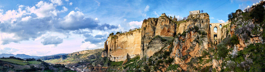 Canvas schilderij Ronda Puente Nuevo Panorama Ronda en omliggende heuvels  © freedom_wanted