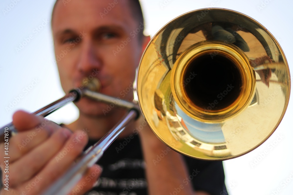 Obraz premium posaune spielen IV