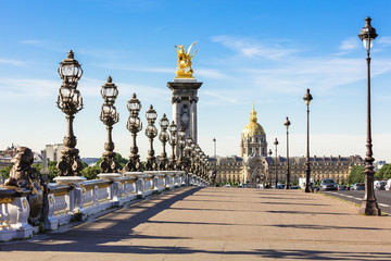 Leinwandbilder Pont Alexandre III Pont Alexandre III mit Invalides Kuppel  © Aliaksandr Kazlou