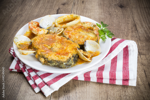 Εκτύπωση καμβά Merluza con marisco en salsa