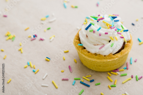 mini tart with color ornaments