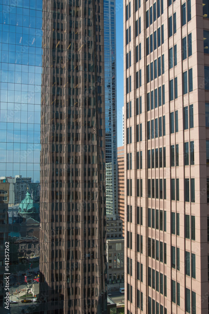 Naklejka premium Street view with skyscrapers reflected in glass in the City Center of Philadelphia, Pennsylvania, USA.