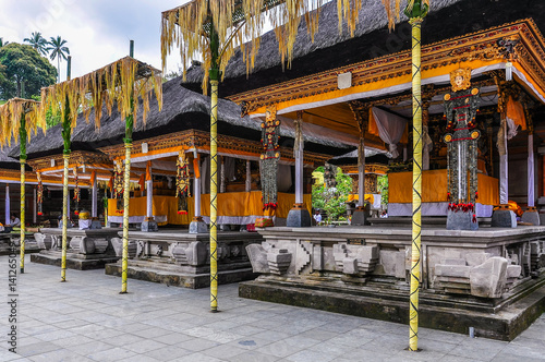 Fototapeta Naklejka Na Ścianę i Meble -  Decorated temple in Tirta Empul Temple, Bali, Indonesia