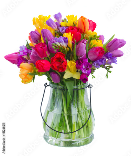 Fototapeta Naklejka Na Ścianę i Meble -  bouquet of bright spring flowers in glass vase isolated on white background