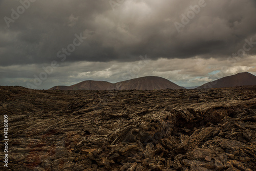 Paesaggio desertico di sabbia vulcanica nel Parco Nazionale di Timanfaya in Lanzarote - Canarie 
