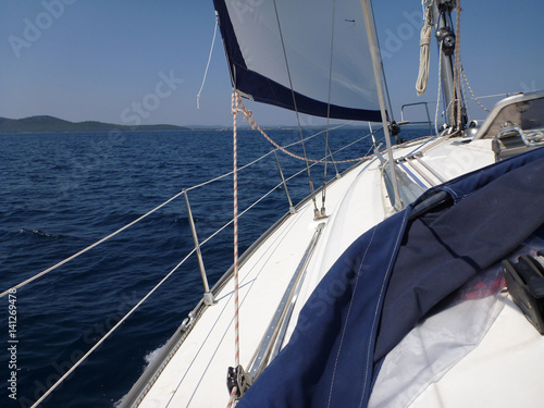 Sailing yacht on the sea © Jaromr