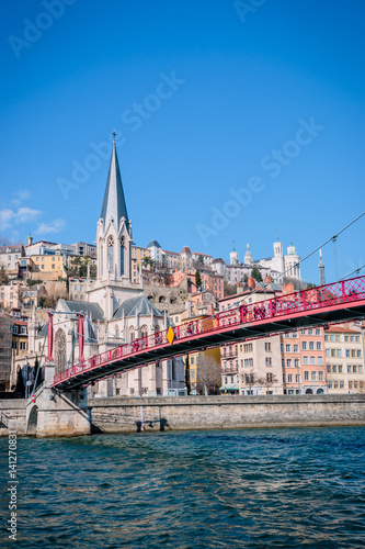 Passerelle Saint-Georges et vieux Lyon vu des quais de Saône