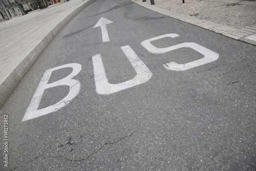 Bus Lane Sign © kevers
