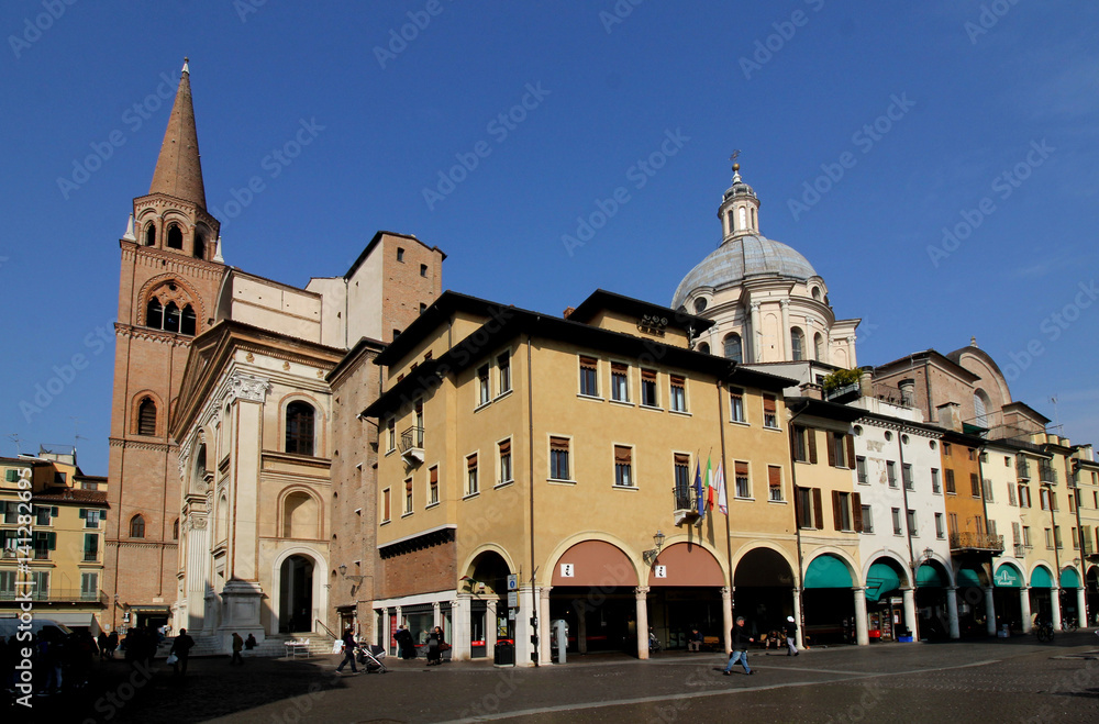 Mantova; Piazza delle Erbe e chiesa di Sant'Andrea