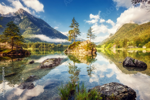 Fototapeta Naklejka Na Ścianę i Meble -  beautiful alpine lake