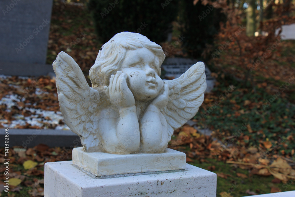Fototapeta premium Guardian angel grave ornament