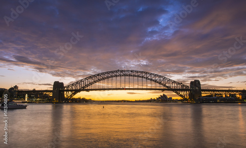 Fototapeta Naklejka Na Ścianę i Meble -  Sunrise from Sydney Harbor bridge.