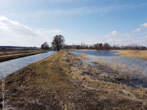 Obraz na płótnie Grobla. Kanał wodny