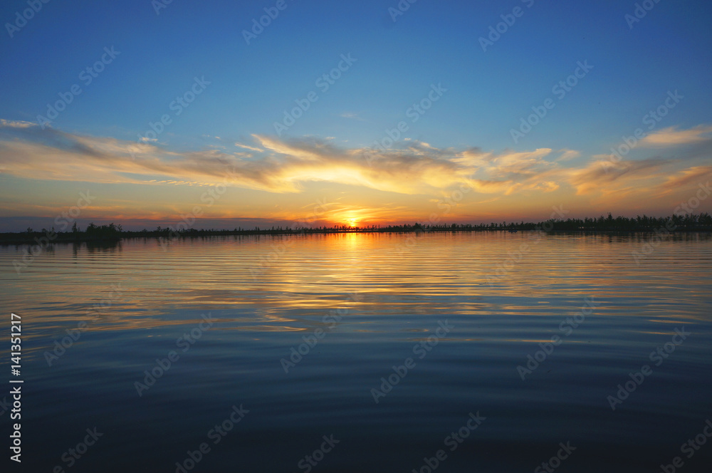 Naklejka premium Sunset on the lake