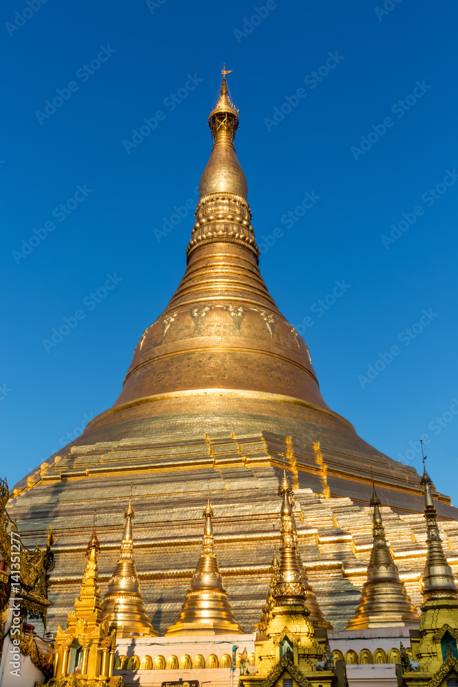 Naklejka premium the golden stupa of the Shwedagon Pagoda Yangon in Myanmar