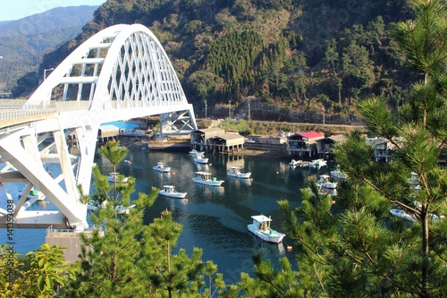 Wallpaper Mural 牛根大橋と漁船 Torontodigital.ca