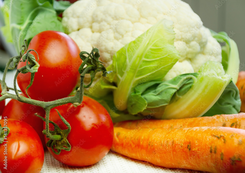 Vegetales orgánicos crudos listos para cocinar Vegetales orgánicos crudos listos para cocinar
