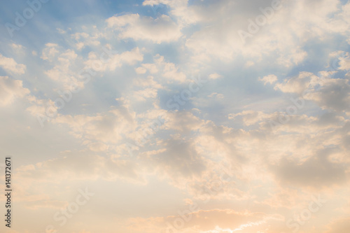 Fototapeta Naklejka Na Ścianę i Meble -  Sunset above the evening cloud,golden cloud