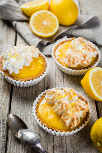 Lemon meringue mini pies