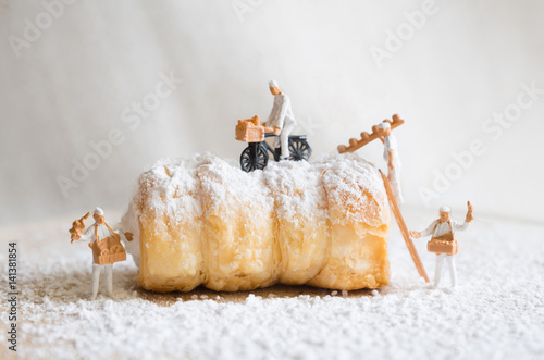 Minibäcker in der Schaumrollen Bäckerei photo