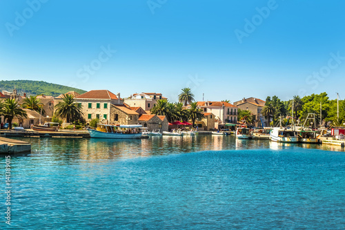 Chorwacja - wyspa Hvar. Port w miasteczku Sucuraj na wyspie Hvar.