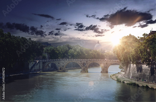 Φωτογραφία Sunset over the Ponte Tevere on the Tiber River
