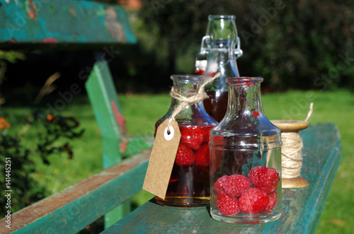 Himbeer-Balsamico Essig (Außenaufnahme)