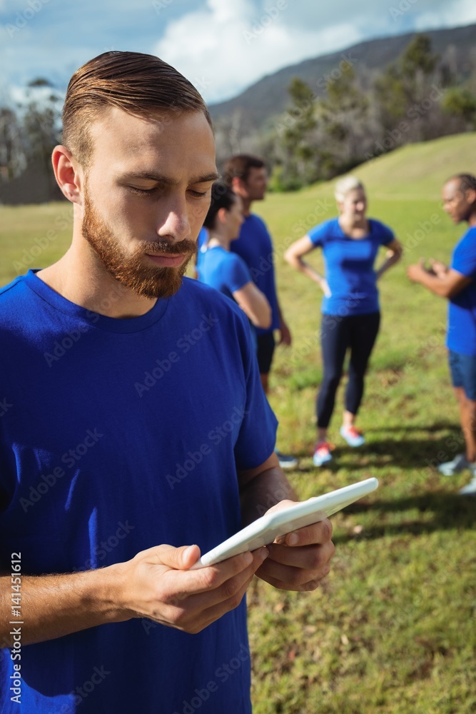 Naklejka premium Man using digital tablet in boot camp