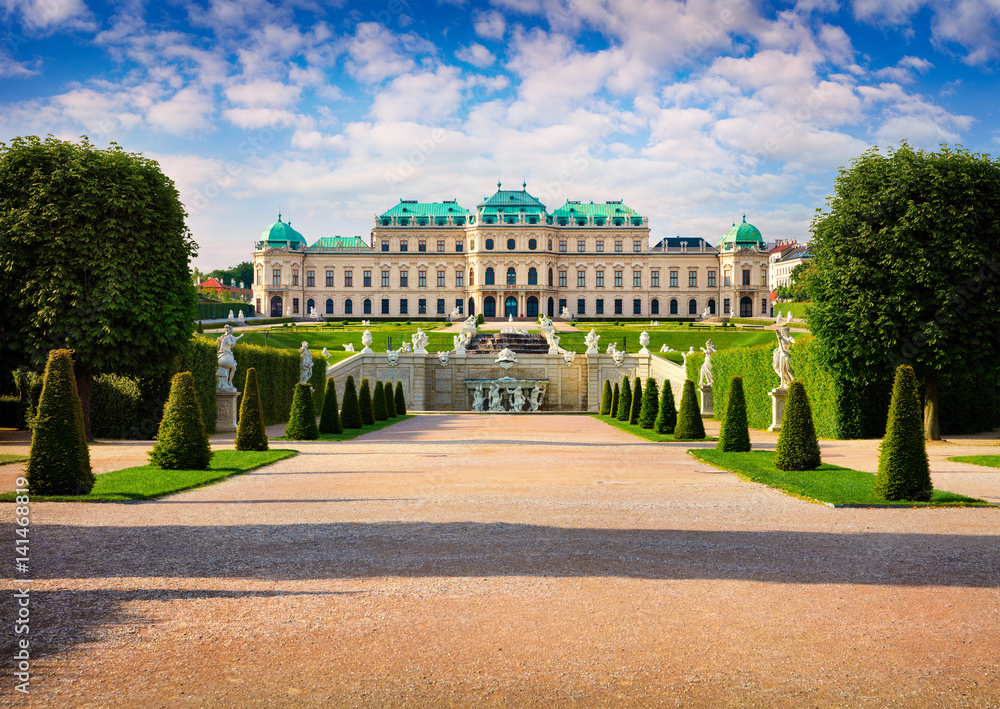 Obraz premium Colorful spring morning in famous Belvedere park, built by Johann Lukas von Hildebrandt as a summer residence for Prince Eugene of Savoy. Vienna, Austria, Europe. 