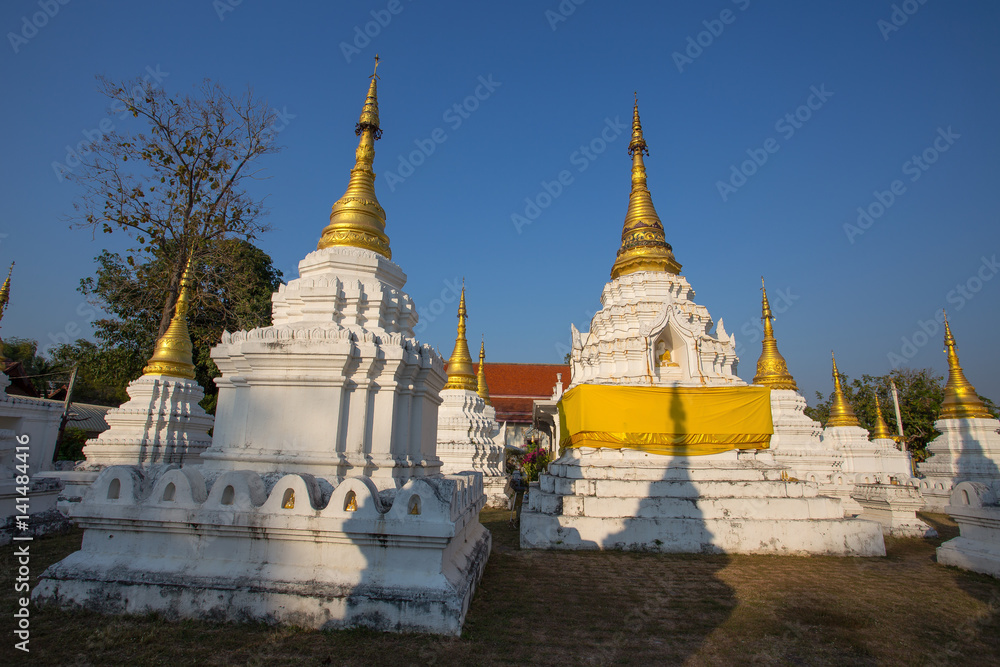 Fototapeta premium Wat Chedi Sao Temple, Lampang, Thailand