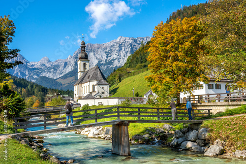 Idyllische Kirche in Ramsau vor Bergpanorama, Berchtesgaden, Deutschland  photo
