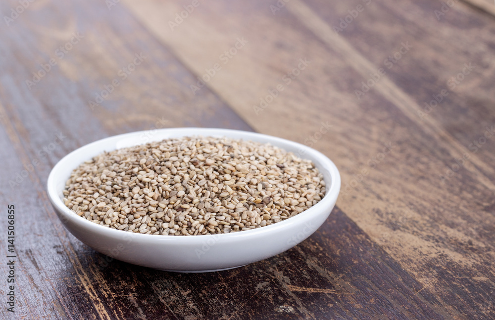 sesame / Porcelain bowl with sesame sesame / Porcelain bowl with sesame