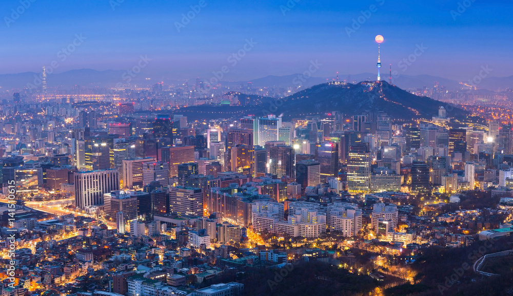 Obraz premium miasto seul w pełni księżyca, korea południowa.