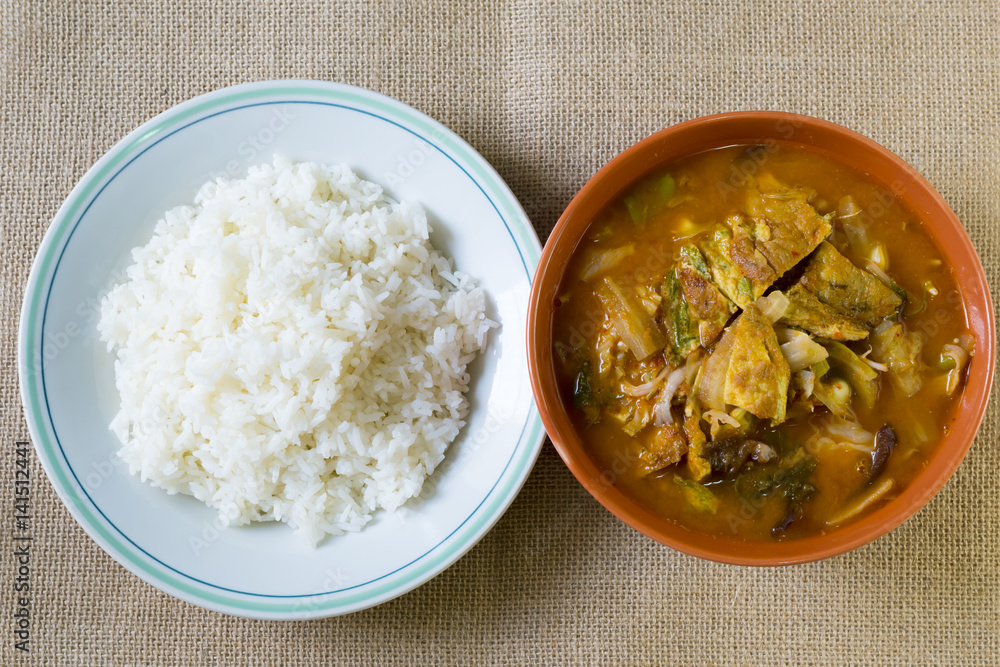 curry spicy with shrimp and fried egg vegetables - gaeng som curry spicy with shrimp and fried egg vegetables - gaeng som
